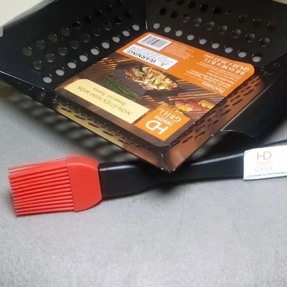 2(two) non-stick mini wok BBQ Toppers - Picture 5 of 10